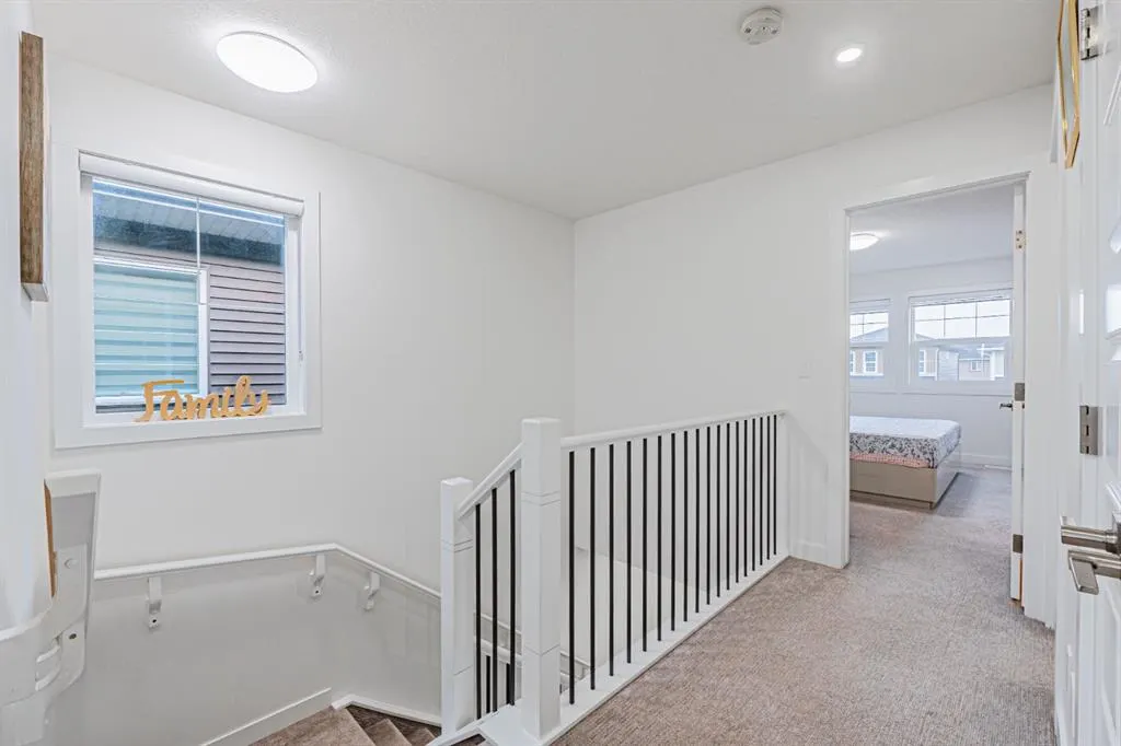 112 Midtown Close SW