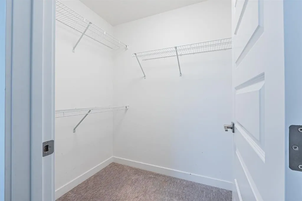 112 Midtown Close SW