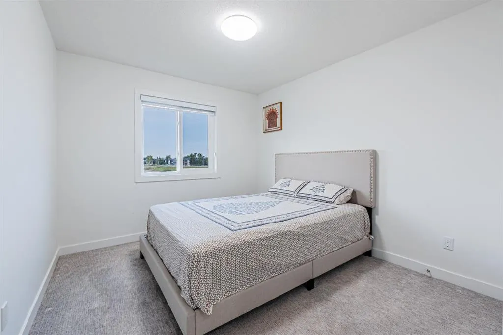 112 Midtown Close SW