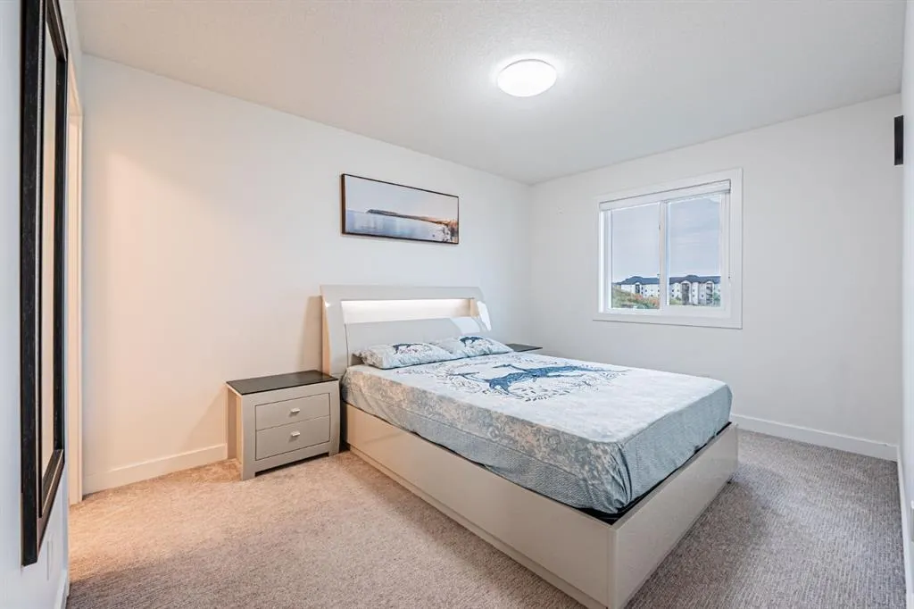 112 Midtown Close SW