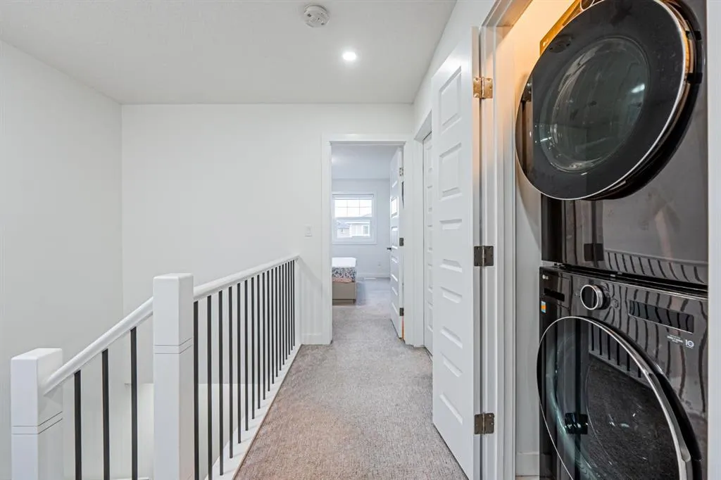 112 Midtown Close SW