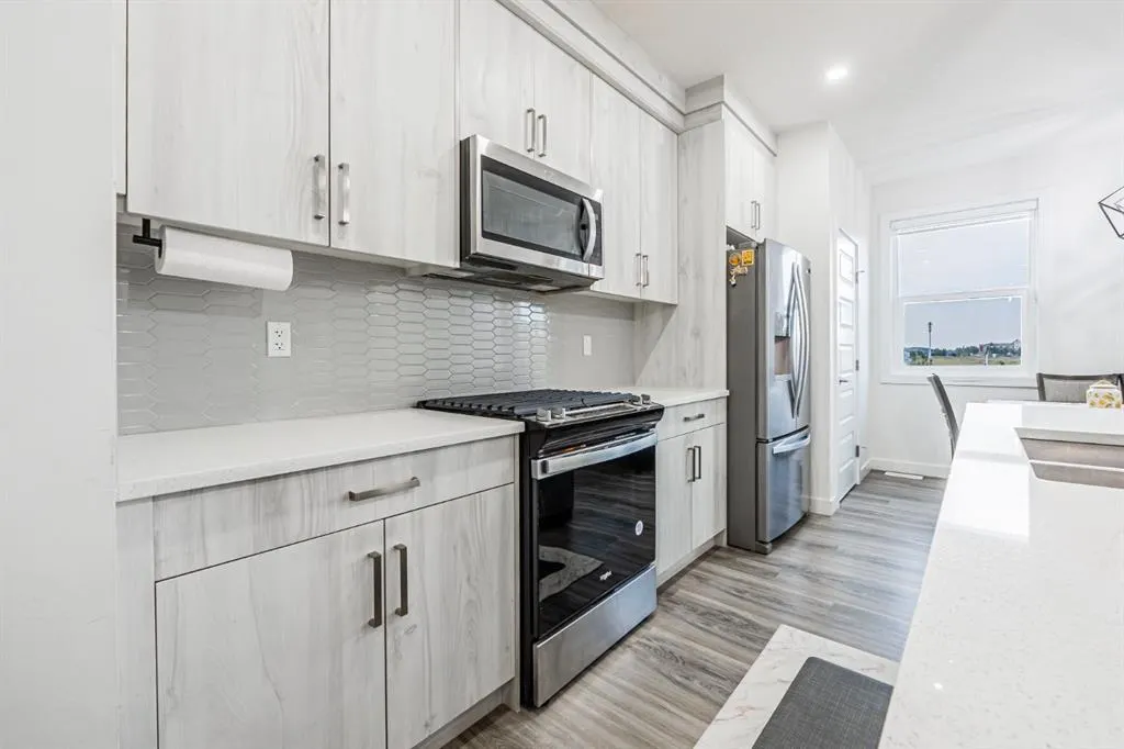 112 Midtown Close SW