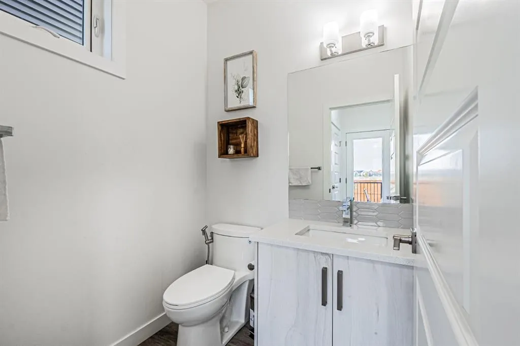 112 Midtown Close SW
