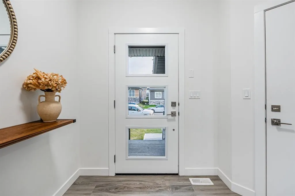 112 Midtown Close SW