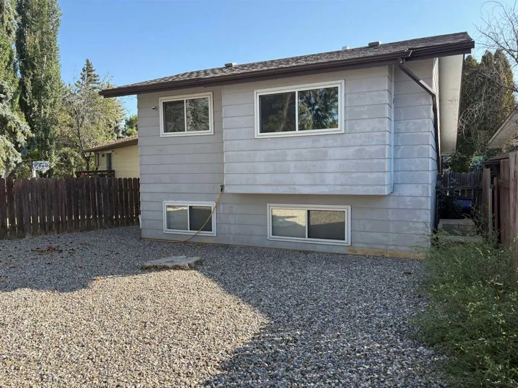 40 Cayuga Crescent W