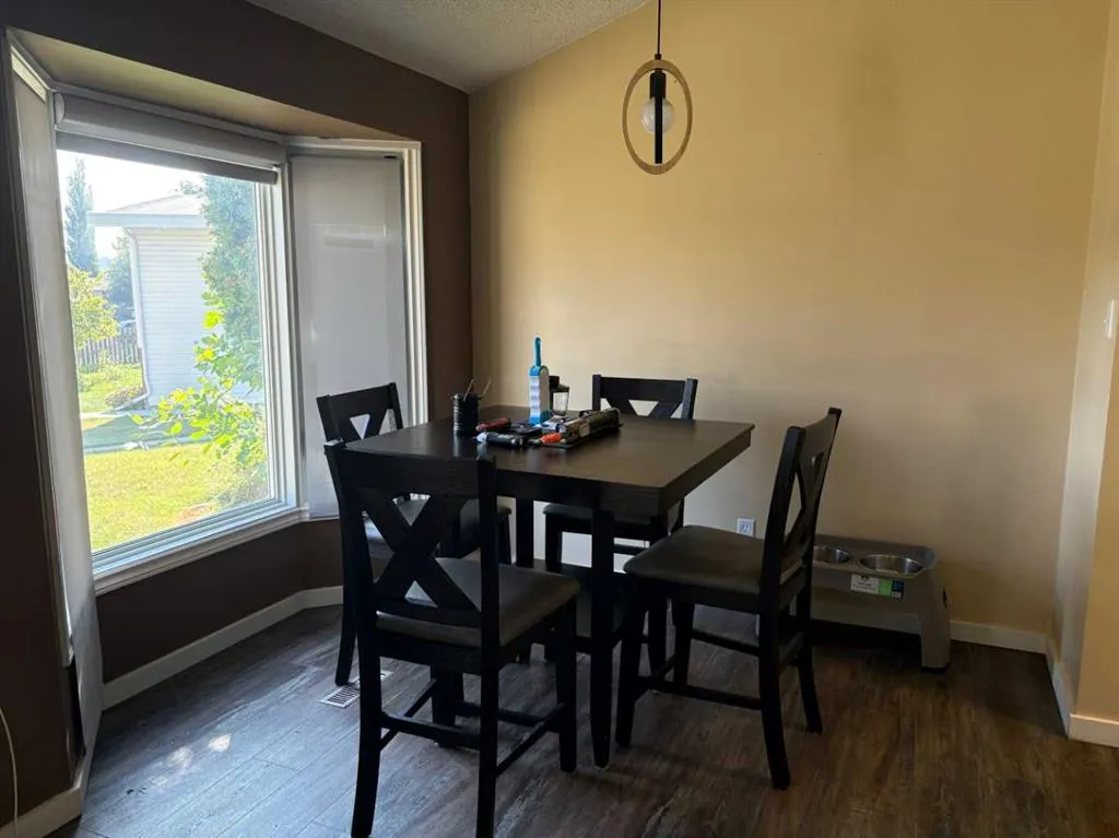 40 Cayuga Crescent W