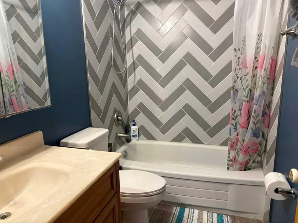 40 Cayuga Crescent W