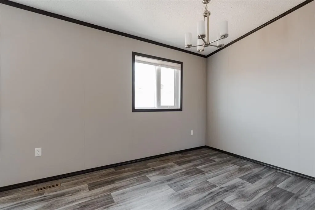 280 Clausen Crescent