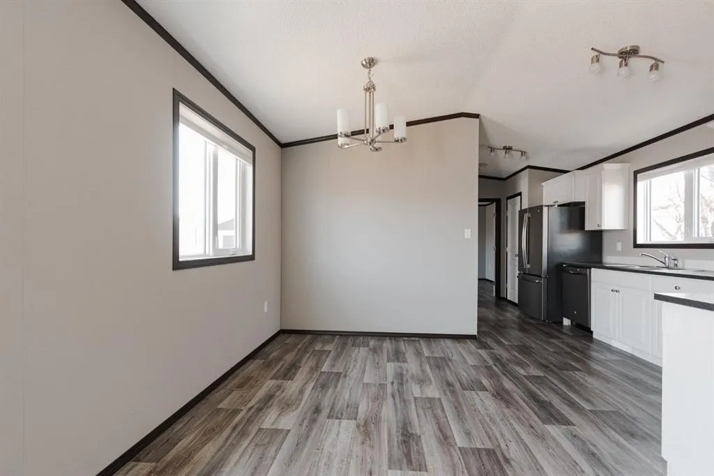 280 Clausen Crescent