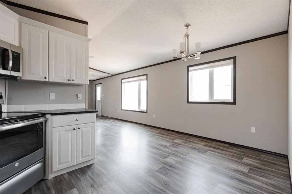 280 Clausen Crescent