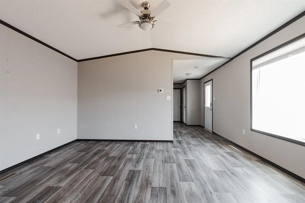 280 Clausen Crescent