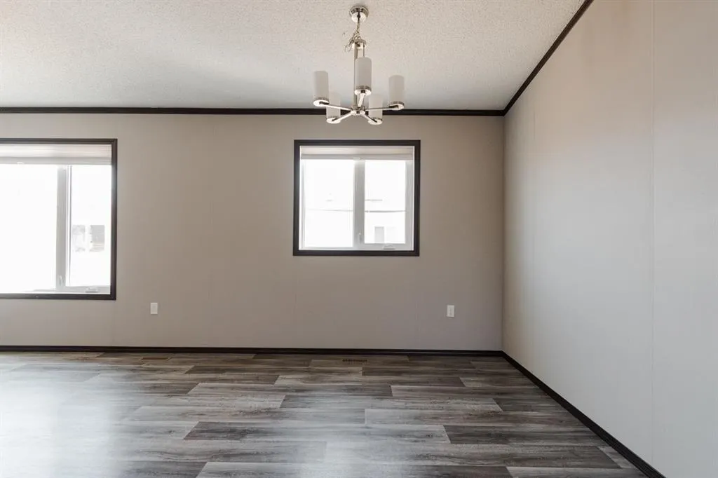 280 Clausen Crescent