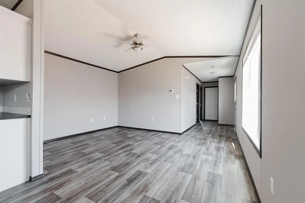 280 Clausen Crescent