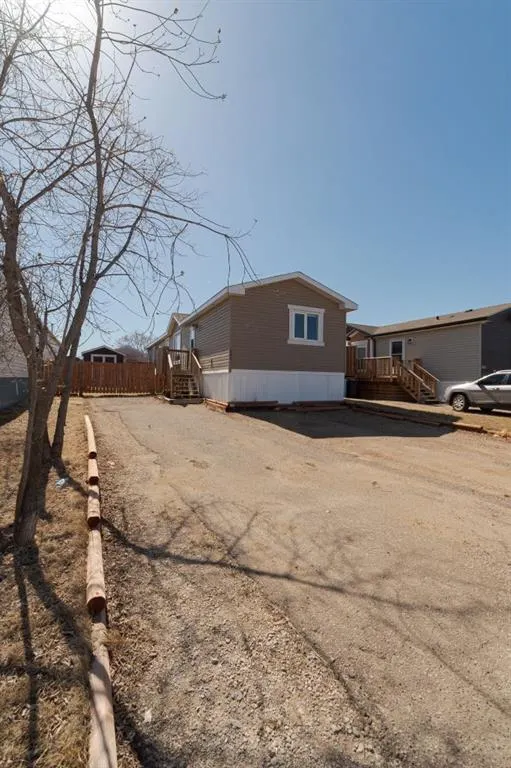 280 Clausen Crescent