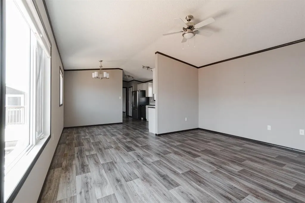 280 Clausen Crescent