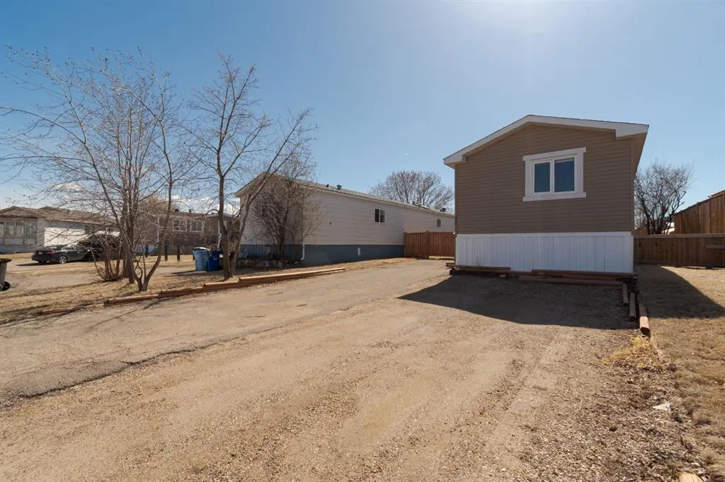 280 Clausen Crescent
