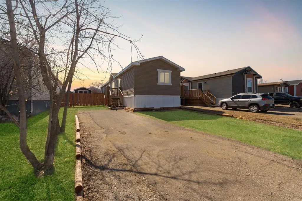 280 Clausen Crescent