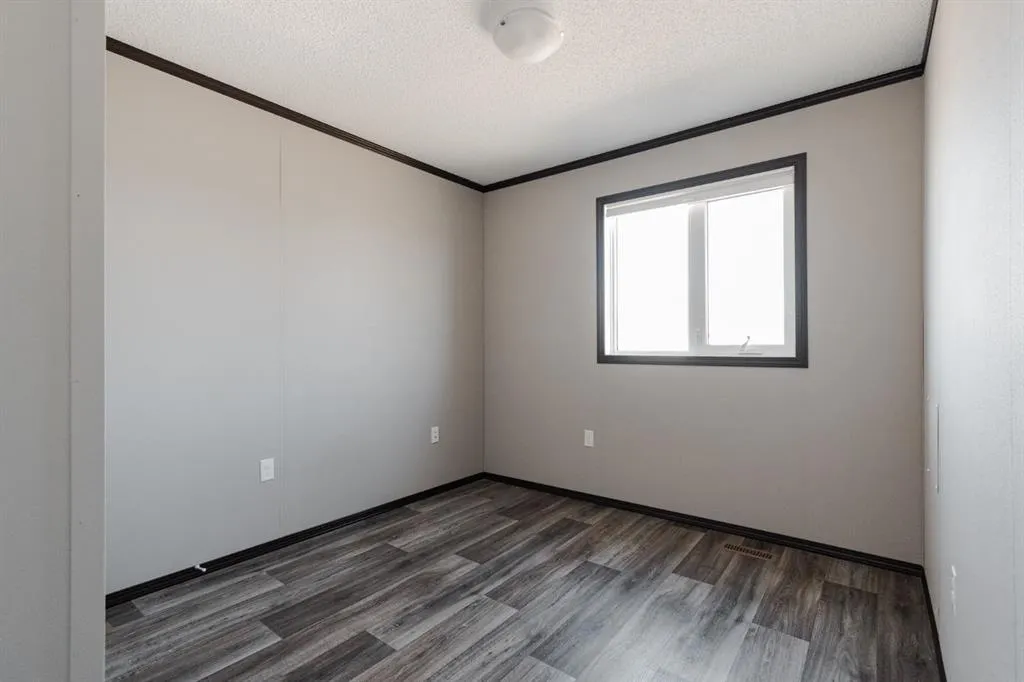 280 Clausen Crescent
