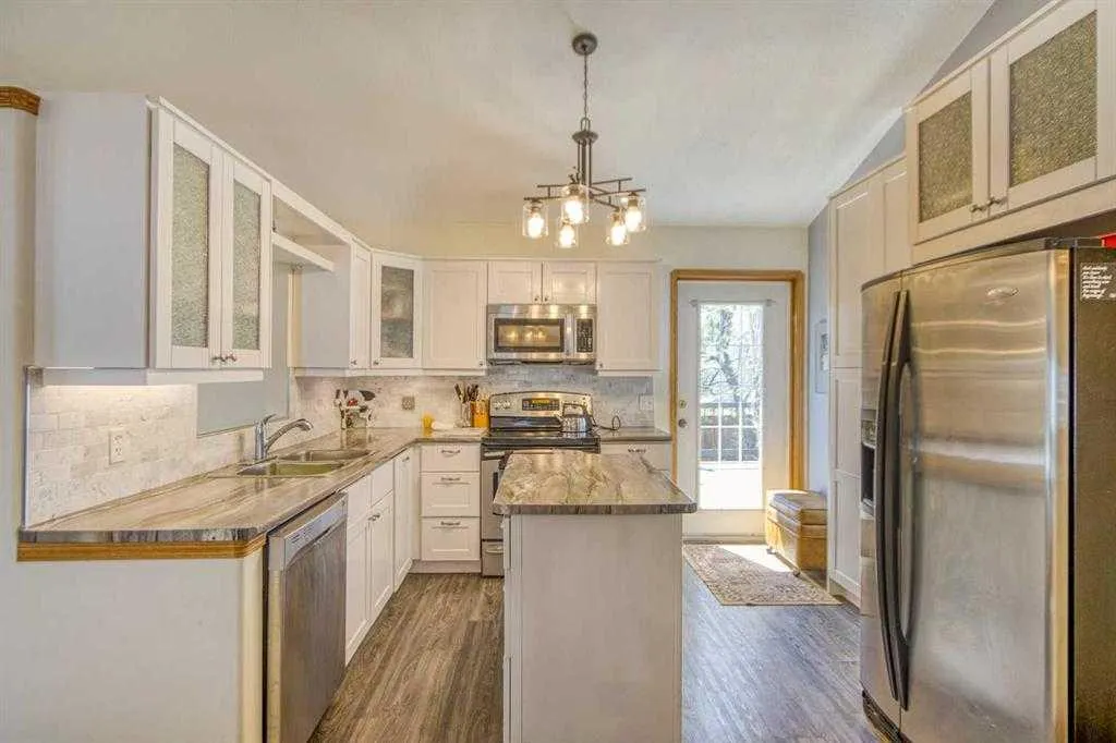 22 Greenview Crescent