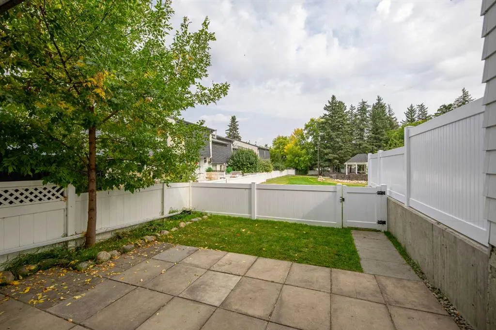 352 Brae Glen Road SW