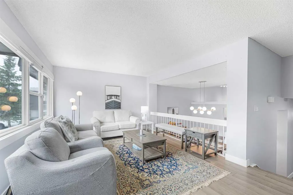 352 Brae Glen Road SW