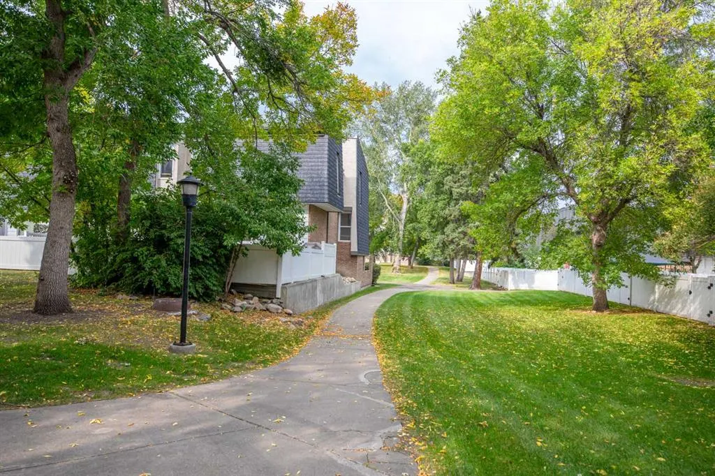 352 Brae Glen Road SW