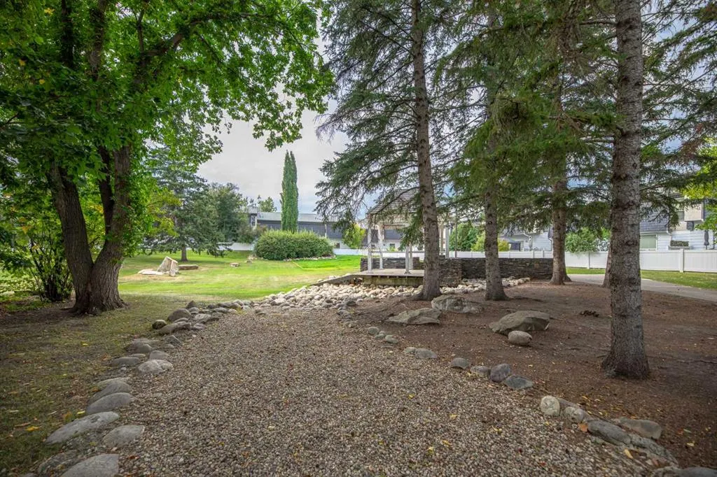 352 Brae Glen Road SW