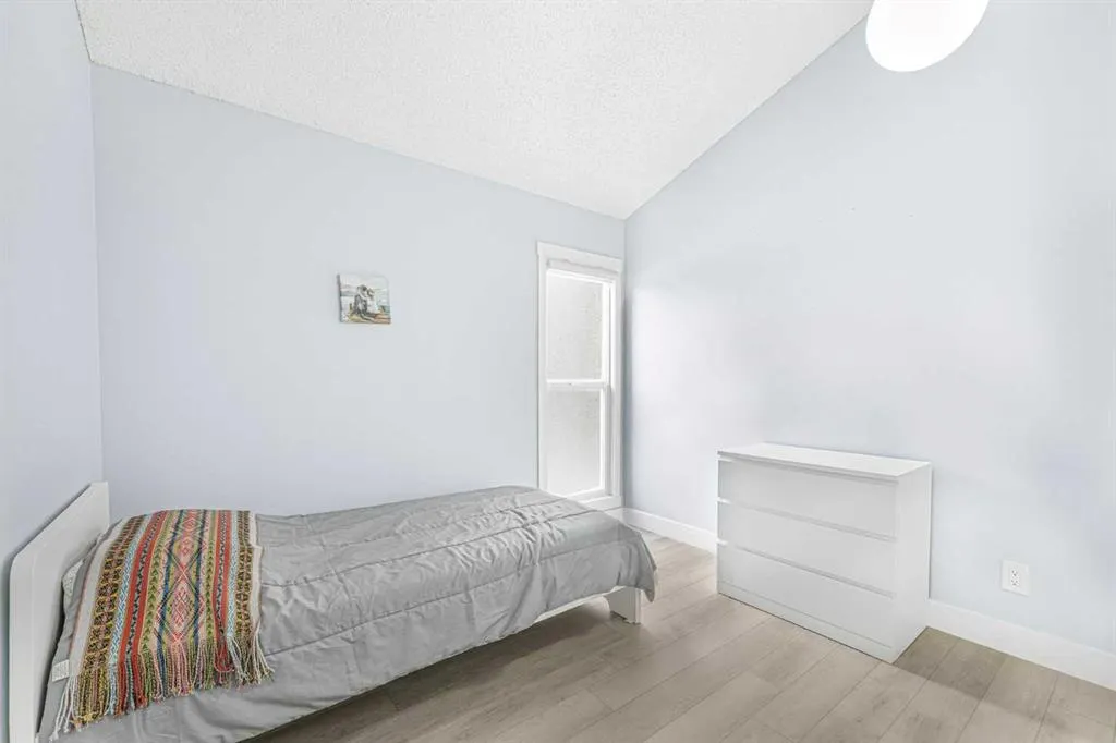 352 Brae Glen Road SW