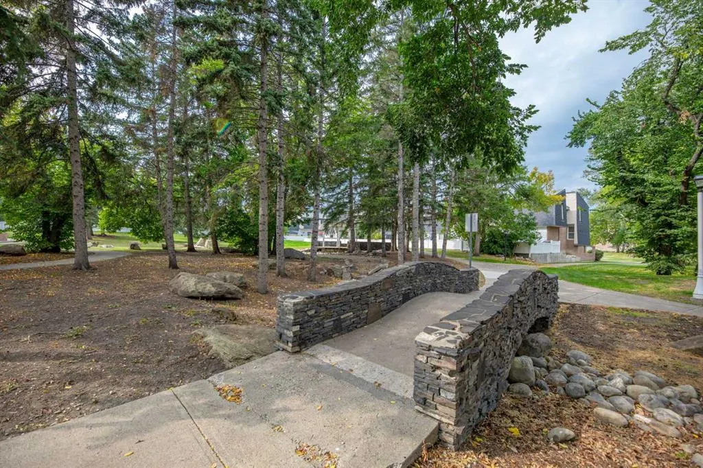 352 Brae Glen Road SW