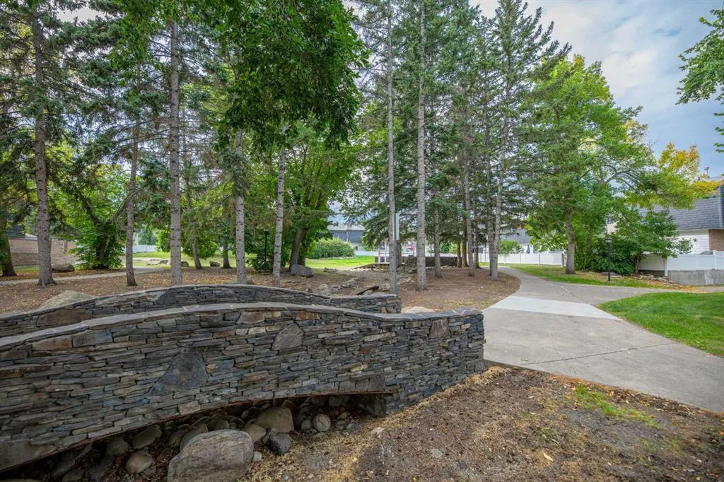 352 Brae Glen Road SW