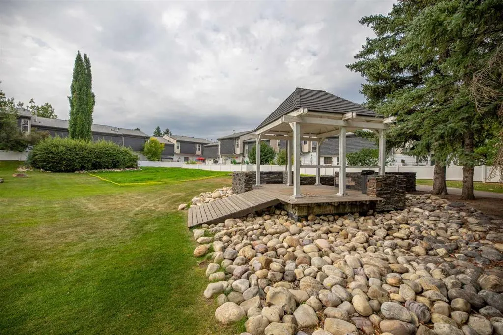 352 Brae Glen Road SW