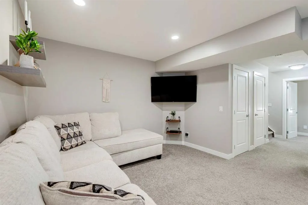 22 Drake Landing Boulevard