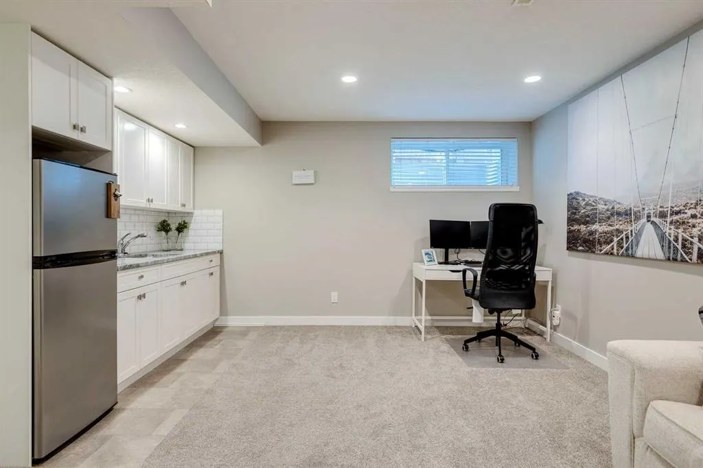 22 Drake Landing Boulevard