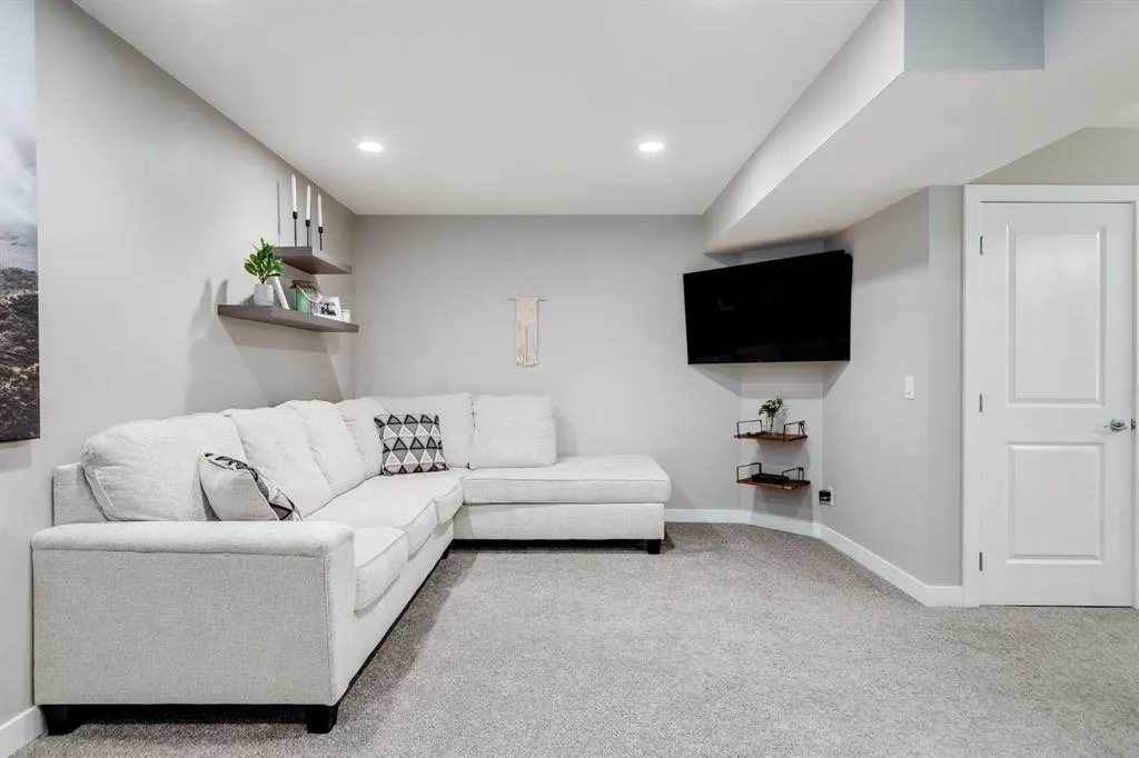 22 Drake Landing Boulevard