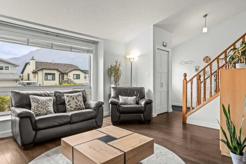 319 Hoodoo Crescent