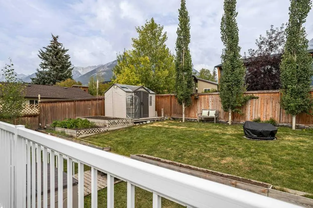 319 Hoodoo Crescent