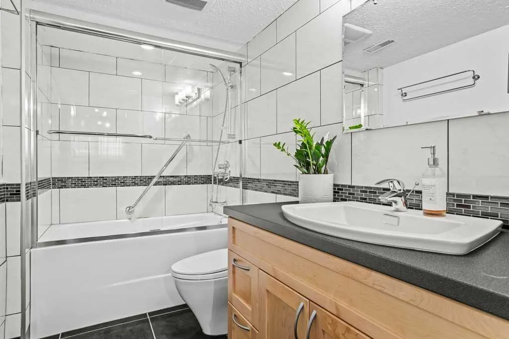 319 Hoodoo Crescent
