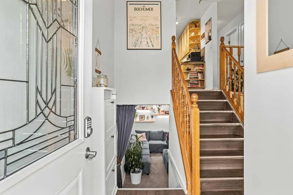 319 Hoodoo Crescent