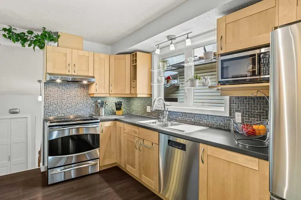 319 Hoodoo Crescent