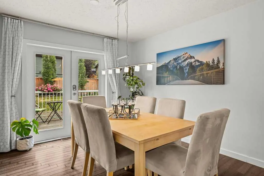 319 Hoodoo Crescent