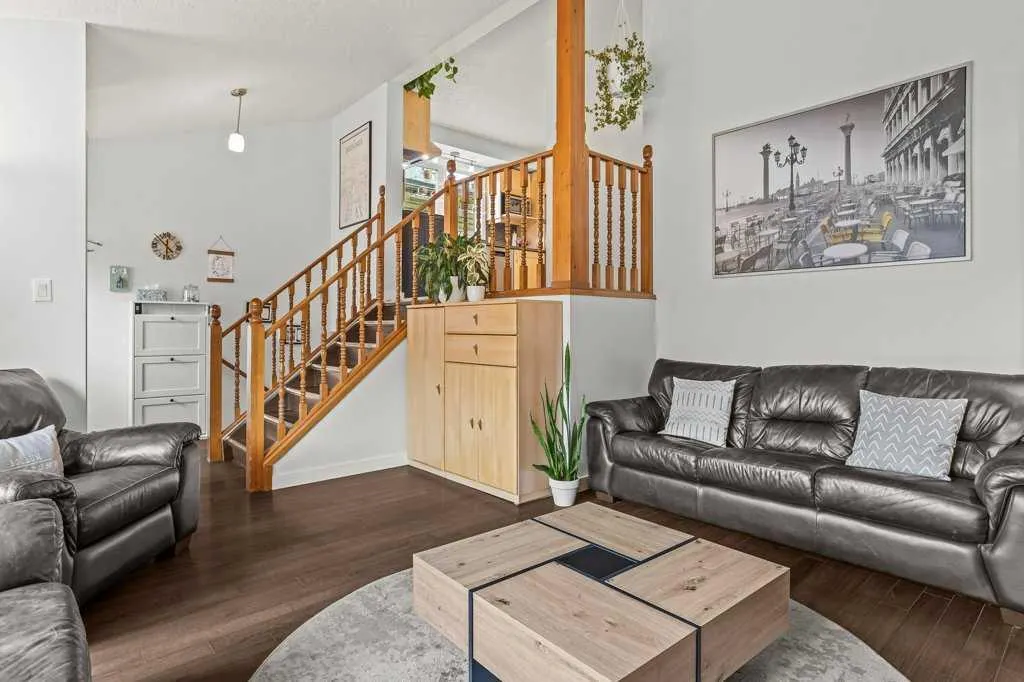 319 Hoodoo Crescent