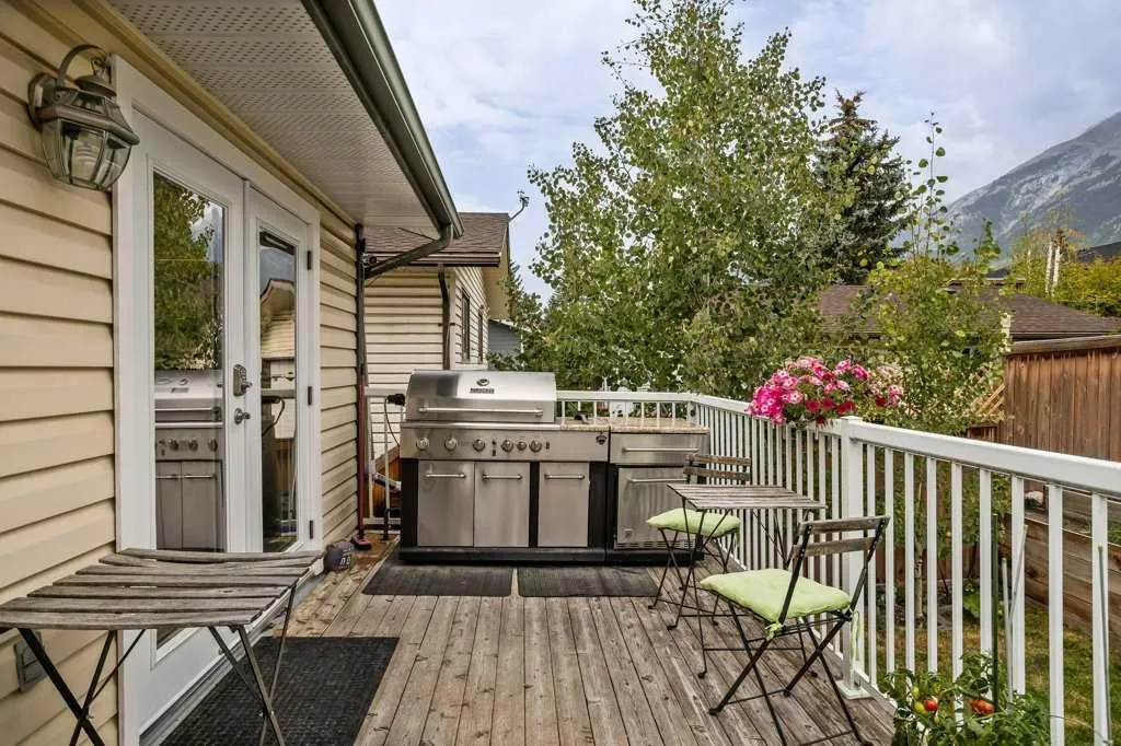 319 Hoodoo Crescent