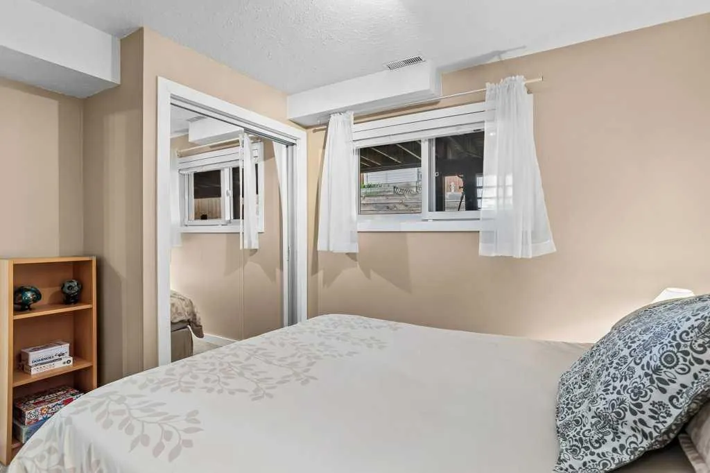 319 Hoodoo Crescent
