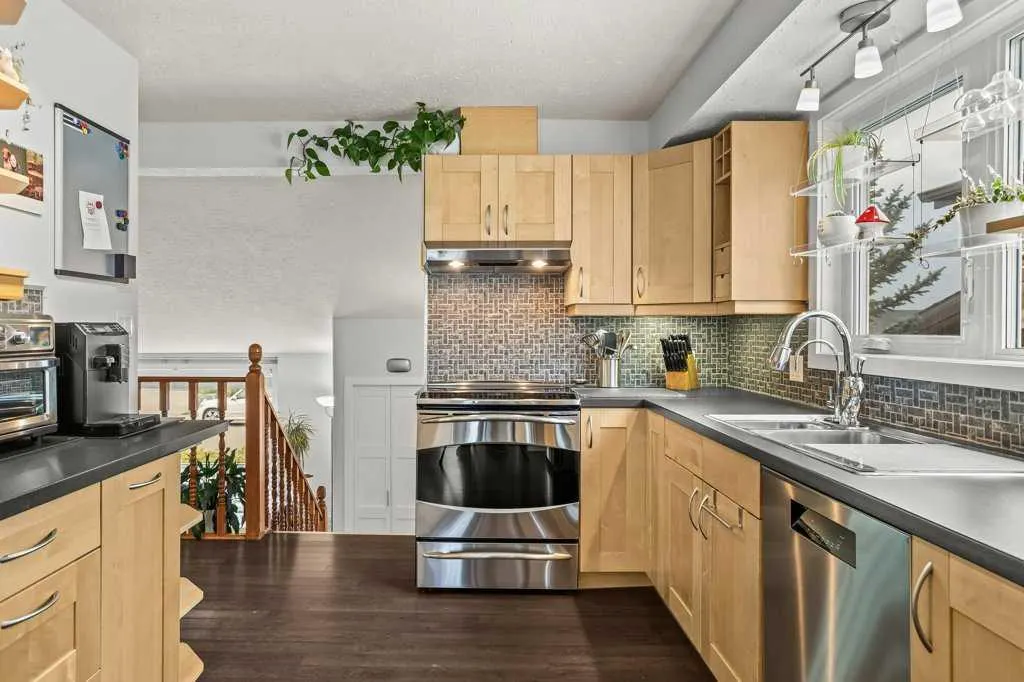 319 Hoodoo Crescent