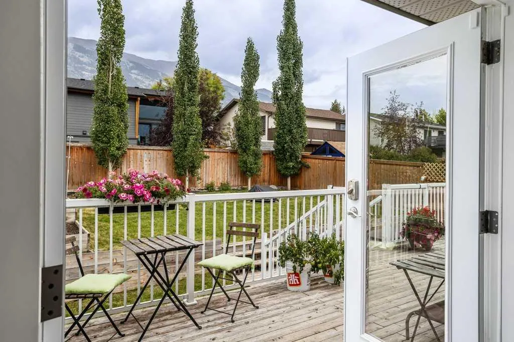 319 Hoodoo Crescent