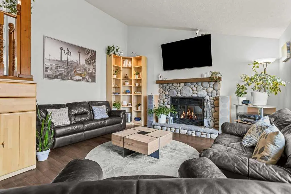 319 Hoodoo Crescent
