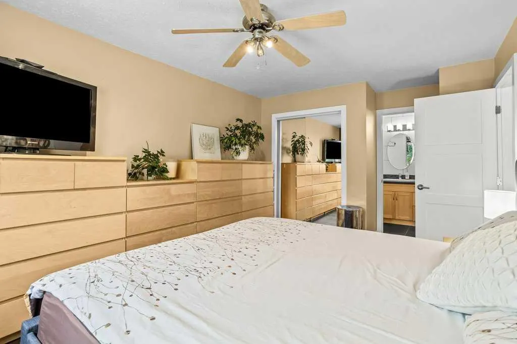 319 Hoodoo Crescent