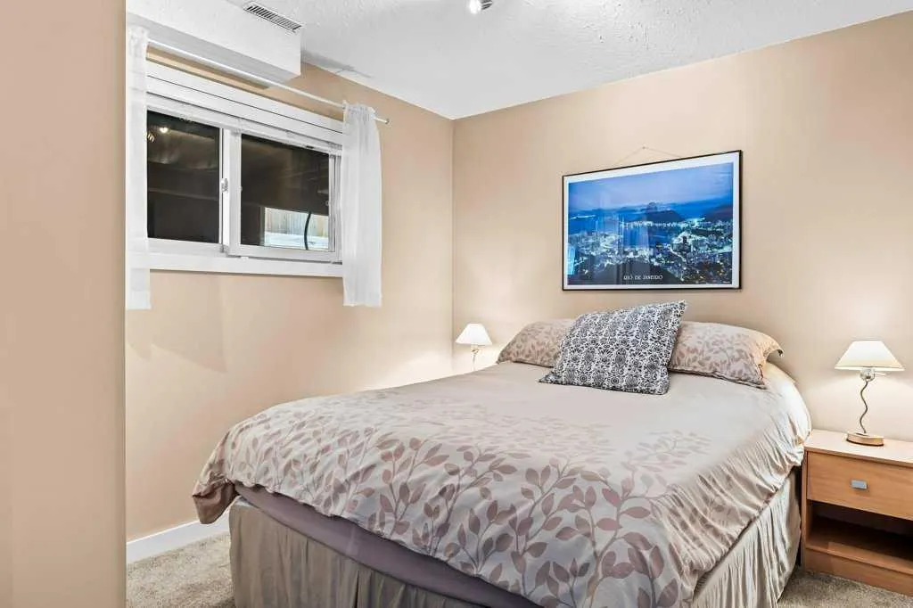 319 Hoodoo Crescent