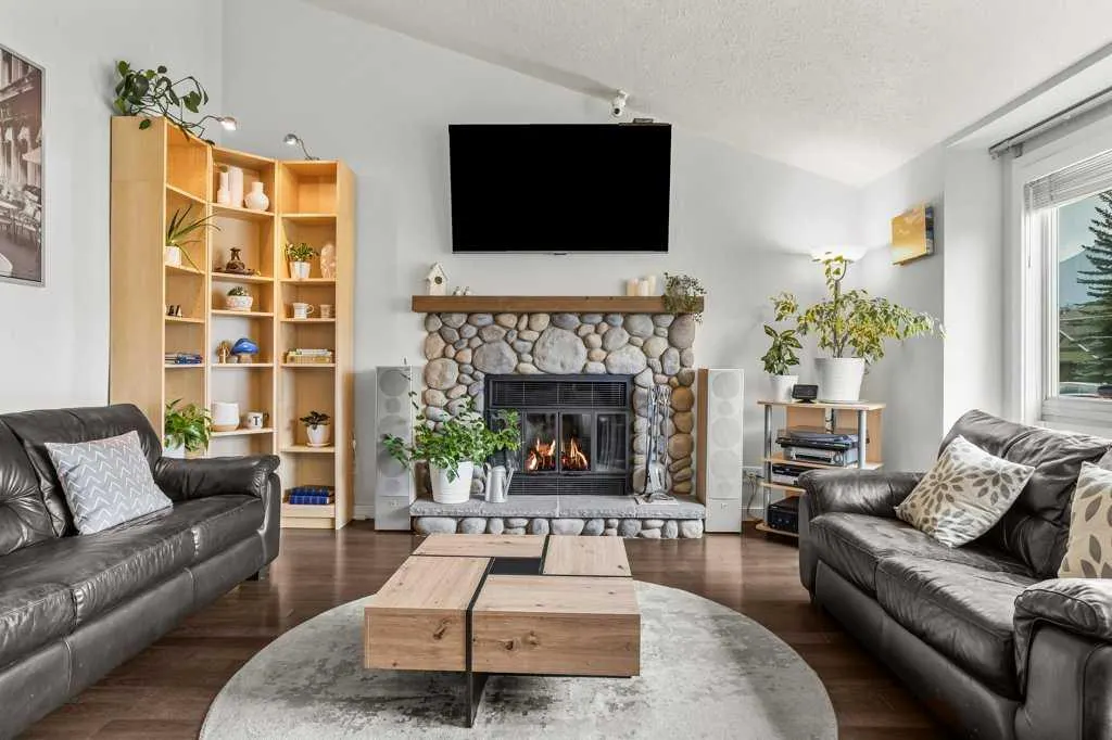 319 Hoodoo Crescent