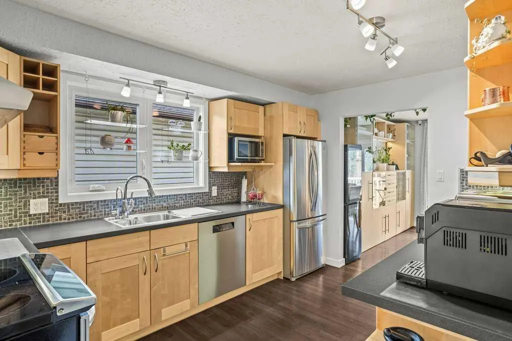 319 Hoodoo Crescent